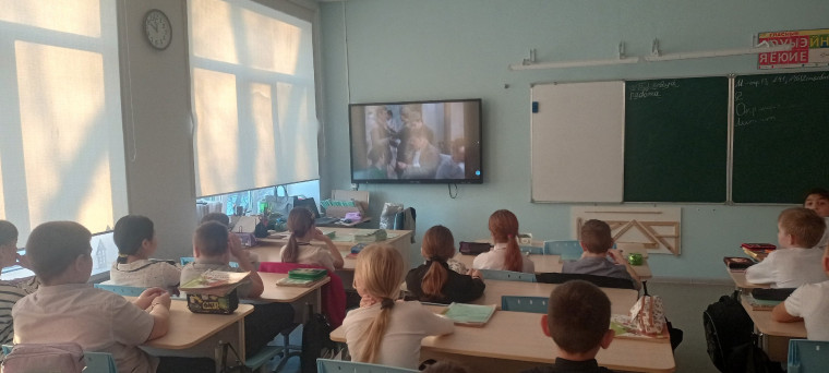 ## Просмотр фильма "Садись рядом, Мишка" в память о блокаде Ленинграда..