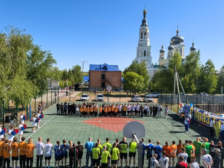 Торжественное открытие спортивной площадки.
